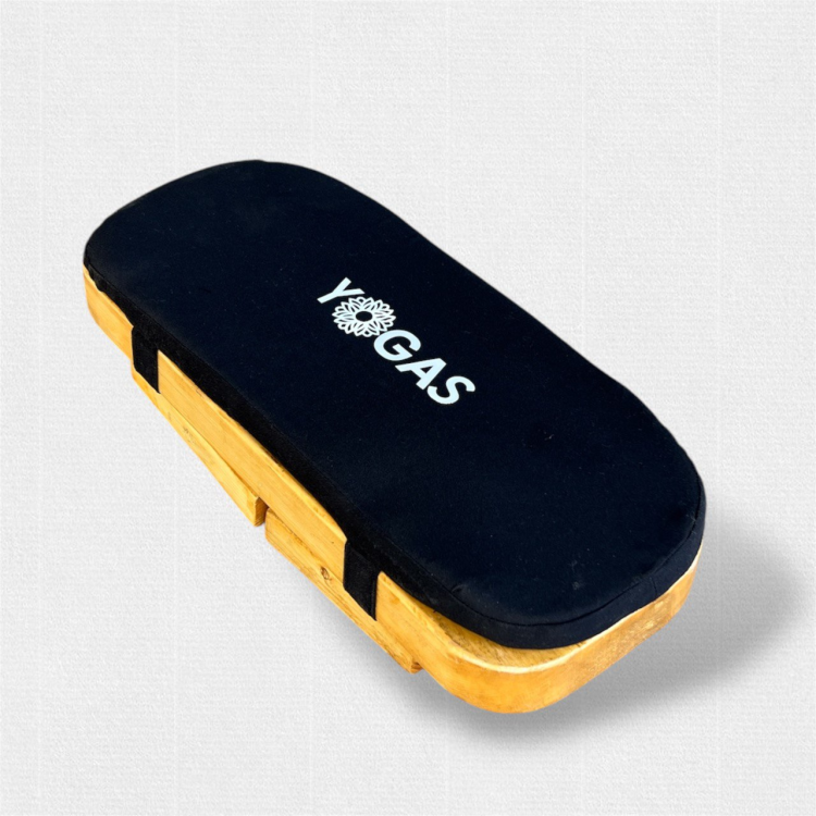 Wooden Folded Meditation Bench – ספסל מדיטציה מעץ עם כרית שחורה (מתקפל)