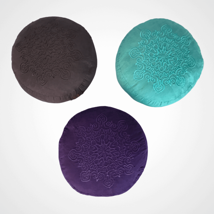 Zafu – כרית מדיטציה יוקרתית עם כיסוי בד זמש (Suede) ומילוי קליפות כוסמת