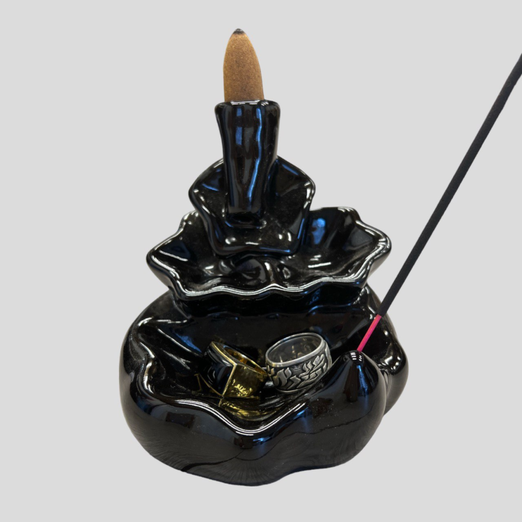 מפל קטורת בינוני שחור מתאים + מתנה 10 יחידות קטורת